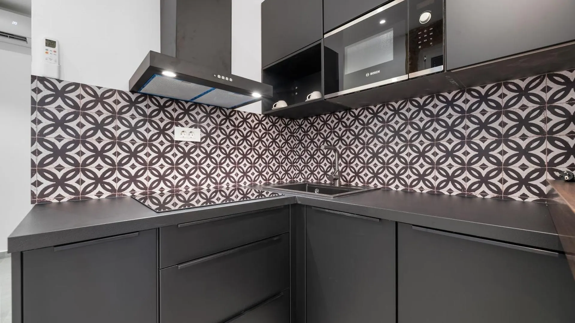Apartments Kalelarga I Sveti Lovre زادار 0*,