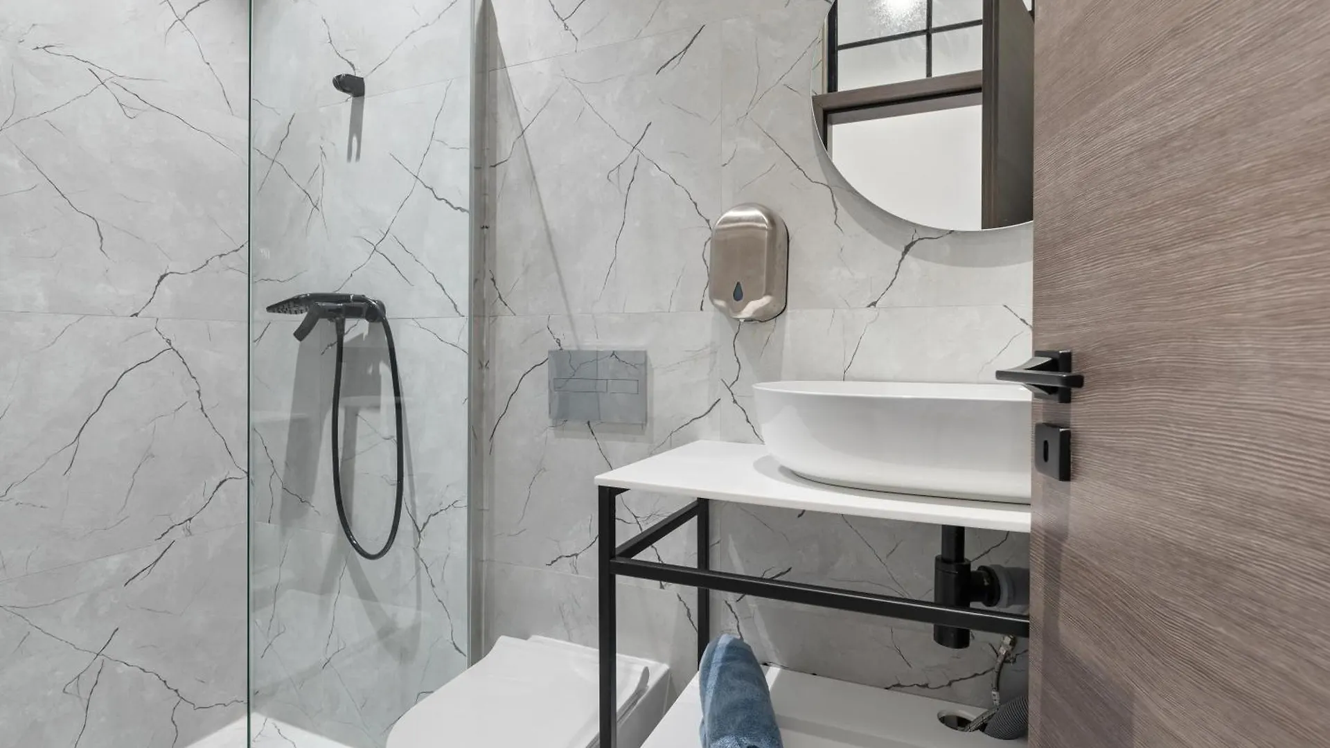 Apartments Kalelarga I Sveti Lovre زادار